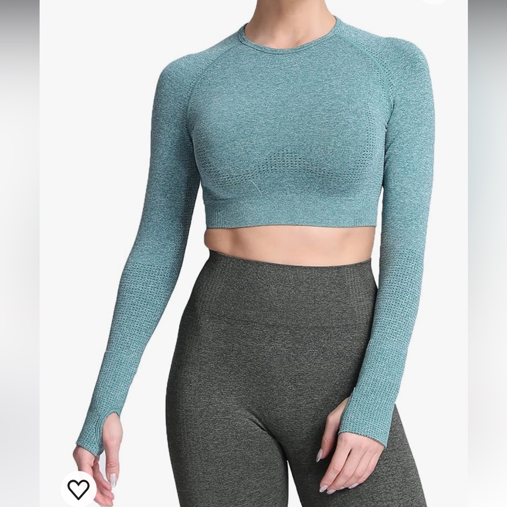 Women’s long sleeve athletic crop top